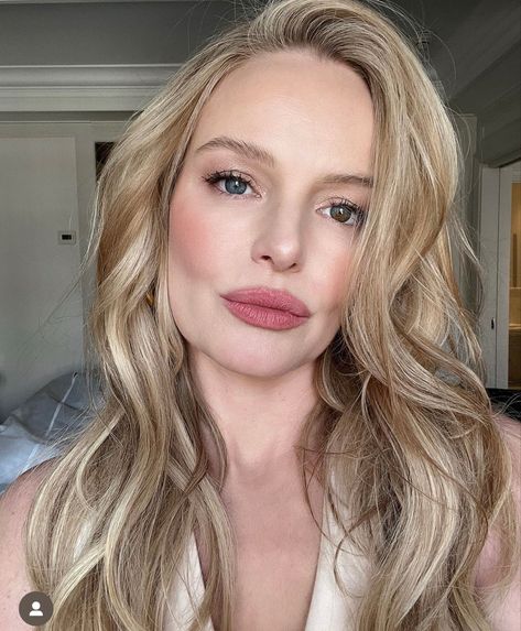 Blonde Hair Pale Skin, Pale Skin Hair Color, Pale Skin Makeup, Blonde Hair Makeup, Color Seasons, Famous Actresses, The Royal Wedding, Lovely Eyes, Kate Bosworth