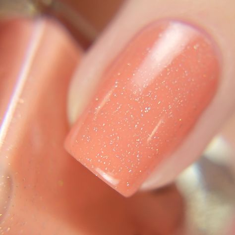 Sheer Coral Nails, Peach Sparkly Nails, Fun Dip Nail Designs, Melon Nail Color, Peach Shimmer Nails, Light Spring Nail Colors, Nail Art Designs Summer Gel, Coral Nail Colors, Soft Orange Nails