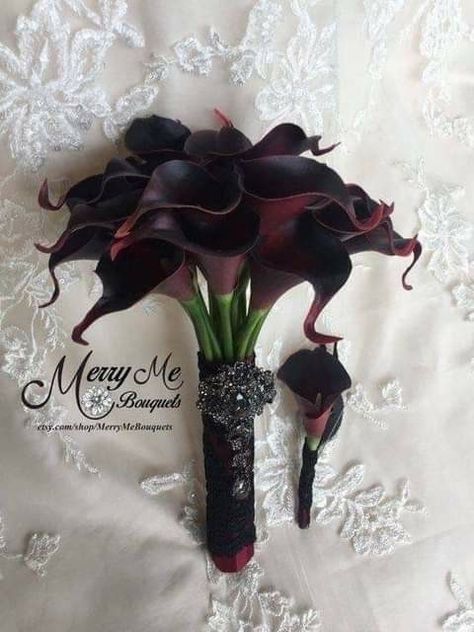 Merry Me Bouquets LLC Black Calla Lily, Gothic Wedding Theme, Dark Wedding Theme, Black Bouquet, Halloween Themed Wedding, Calla Lily Bouquet, Red Bouquet, Lily Bouquet, Goth Wedding