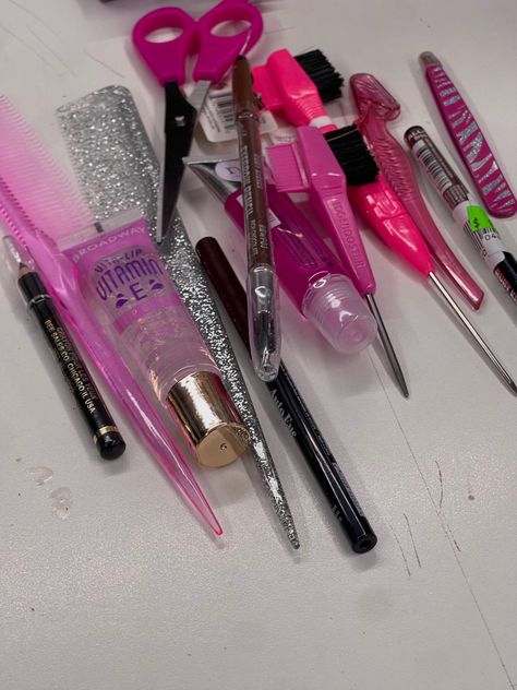 Beauty Supply Aesthetic, Pink School Supplies Aesthetic, Pink Beauty Tools, Hair Care Pink Aesthetic, Black Girls Skin Care Aesthetic, Pink Aesthetic Makeup Products, Makeup Products Aesthetic Pink, Best Lip Gloss, Beauty Supply Store