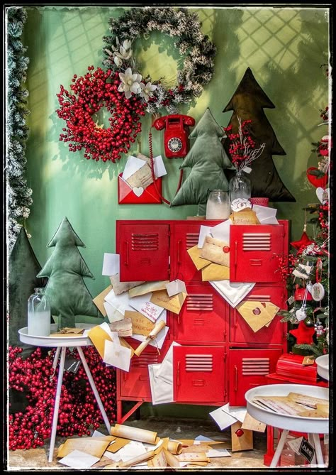 Christmas Studio Decor Ideas, Christmas Grotto Ideas, Decoration Vitrine, Decor Christmas Home, Christmas Mini Sessions, Christmas Shoot, Home Decorating Ideas Living Room, Christmas Play, Curtains Ideas