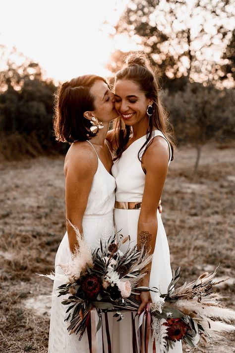 Wedding Lesbian Ideas, Lesbian Wedding Photography, Wlw Wedding, Gay Wedding Photos, 2 Brides, Jasmine Wedding, Queer Weddings, Lgbt Wedding, Two Brides