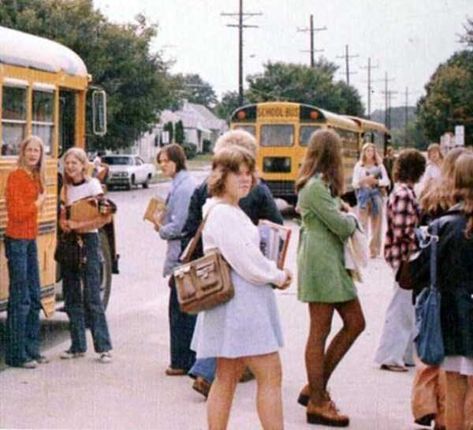 Schooldays In The 1970s | KLYKER.COM Old Days Aesthetic, Photos From The 70s, 80’s Aesthetic, Retro School, Behind Blue Eyes, 70s Aesthetic, 80s Vibes, 80s Aesthetic, Mia 3