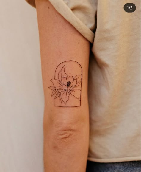 Fine Line Frame Tattoo, Flower In Frame Tattoo, Tattoo Hydrangea, Small Linework Tattoo, Groovy Tattoo, Generation Tattoo, Tattoo Main, Square Tattoo, Sister Tat