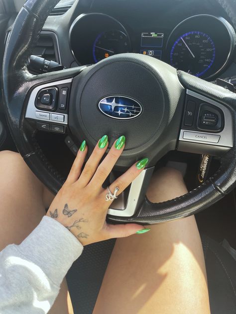 green saint patricks day nails chrome Green And Silver Chrome Nails, Black Green Chrome Nails, Chrome Light Green Nails, Green Chrome Dip Nails, Green Chrome St Patricks Day Nails, Saint Patricks Day Nails, Nails Chrome, St Patricks Day Nails, Green Chrome