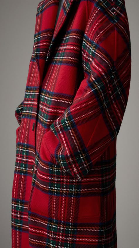 Tartan Coat, Tartan Clothing, Tartan Fashion, Cozy Coats, Glad Rags, Luxury Clothes, Fragrances For Women, Black Week, Plaid Coat