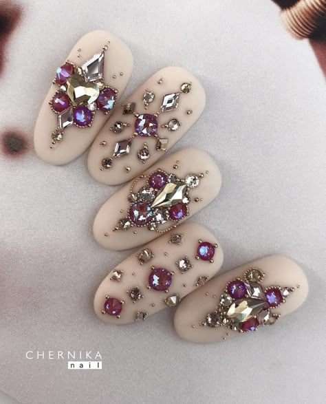 3d Gem Nails, Nail Design With Stones, Nail Rhinestone Placement, Cristal Nails, Gem Placement On Nails, Nail Crystal Designs, Diy Rhinestone Nails, Bling Nail Art, Diamond Nail Art