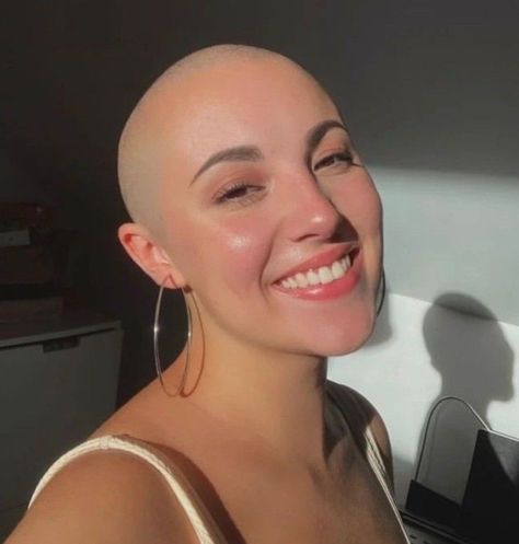 (74) Bald Barefoot Bi Babe on Tumblr Bald Head Women, Shaved Head Women, Nape Undercut, Shaved Undercut, Undercut Women, Bald Girl, Shaved Nape, Very Short Haircuts, Bald Women