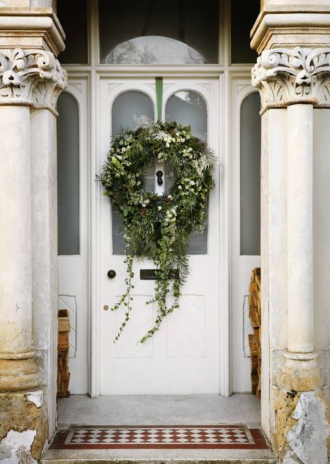 I wanted these decorations to have a gathered feel, as if all the woodland ingredients had been collected on a cold country walk. The trails of the wreath and the drop at the end of the banister are what make these pieces special – they create the idea of flow and natural growth. Christmas Color Palette, Asparagus Fern, Christmas Flower Arrangements, Christmas Wreaths To Make, Create Decor, Xmas Wreaths, Christmas Flowers, House Garden, Studio Decor