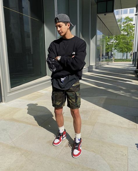 Dunks And Shorts Outfit Men, Jordan 1mid Outfit, Red Jordan Outfits Men, Jordan 1 Shorts Outfit Men, Jordan 1 With Shorts Men, Jordan Mids Outfit Men, Men Outfit Jordan, Mens Outfits With Jordans, Red Jordan 1 Outfit Men