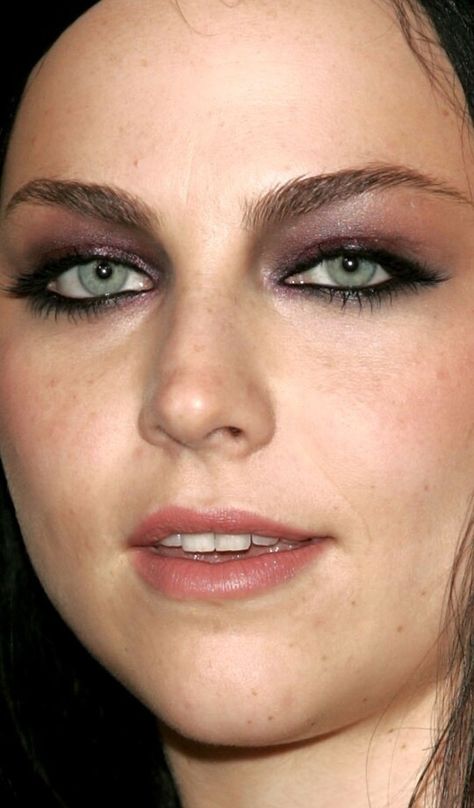 Amy Lee Amy Lee Makeup, Amy Lee Evanescence, Celebrity Makeup Looks, Unique Makeup, Amy Lee, Evanescence, Dark Makeup, Gothic Girls, Celebrity Makeup