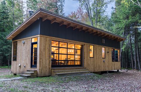 Cahill Cabin Featured in Katie Hutchison's "The New Cottage" - Cushman Design Group Single Sloped Roof Cabin, Lean To House Design, Bunkies Guest Cabin Plans, Shed Roof Cabin Plans, Bright Cabin Interior, Sloped Roof Houses, Small Wood Cabin, Shed Roof Cabin, Cabin Exteriors