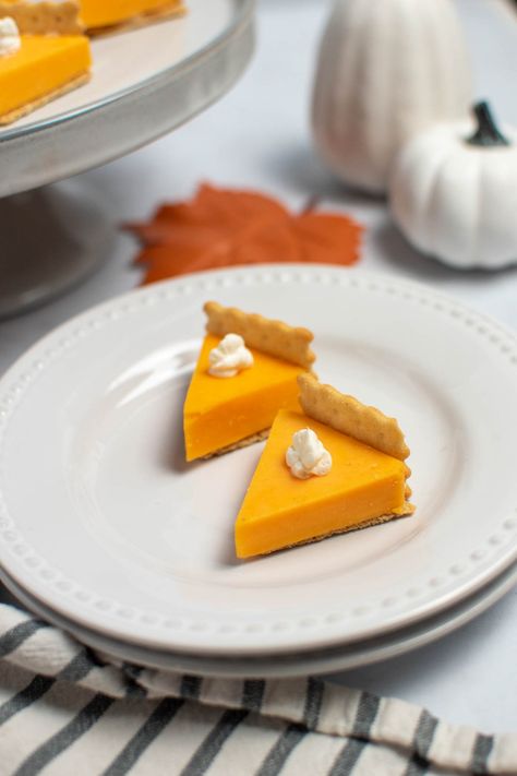 These Cheese and Cracker Pumpkin Pie Bites are the perfect appetizer for any holiday get-together. They’re so easy to make and almost too cute to eat! Pumpkin Pie Bites, Thanksgiving Recipes Side Dishes Veggies, Thanksgiving Apps, Crackers Appetizers, Thanksgiving Appetizer, Thanksgiving Snacks, Holiday Appetizers Easy, Thanksgiving Appetizer Recipes, Pie Bites