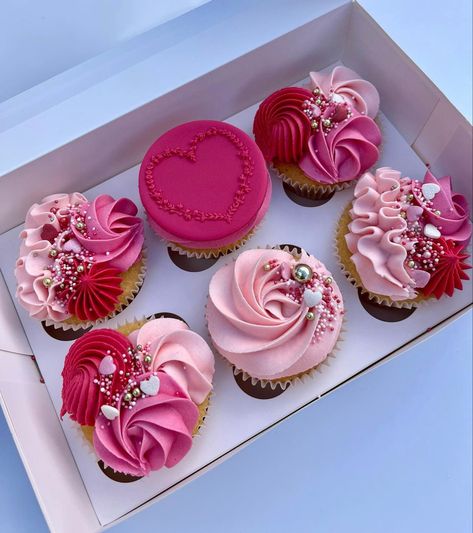 6 Cupcakes Design, Galentines Party Cupcakes, Pink Cupcakes With Sprinkles, Valentine Themed Cupcakes, Pink Cupcake Designs, Red And Pink Cupcakes, Barbie Theme Cupcakes, Pink Glitter Cupcakes, Valentine S Day Cupcakes