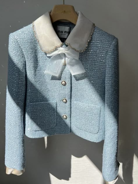 Miu Miu Jacket Women, Chanel Jackets For Women, Chanel Coat Outfit, Vintage Outfits For Women, Vintage Outfits Women, Tweed Jacket Outfit, Chanel Blazer, Tweed Fashion, Chanel Style Jacket