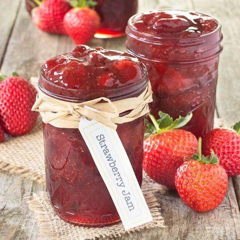 Using Frozen Strawberries, Perfect Cupcake Recipe, مربى الفراولة, Frozen Fruit Recipes, Strawberry Jam Recipe, Jam Recipes Homemade, Canning Jam, Homemade Strawberry Jam, Berry Jam