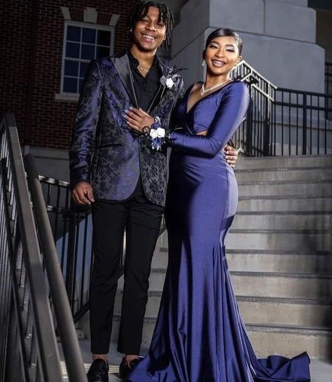 Prom Duo Outfits, Prom Duo Ideas, Prom Outfits For Guys Black, Winter Dance Outfits, Lesbian Prom Outfit, Prom Outfits Couples, Matching Prom Couples, Formal Couple Outfits, Prom Outfits For Couples