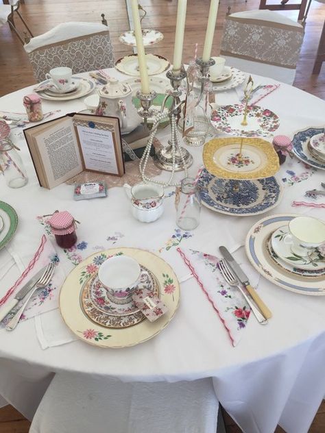 High Tea Round Table Setting Ideas, Eclectic Tea Party Mismatched China, Mismatched Table Setting, Tea Party Table Decorations, Vintage China Wedding, Tea Party Tablescape, Thrifted Wedding, Vintage Tablescape, Round Table Settings