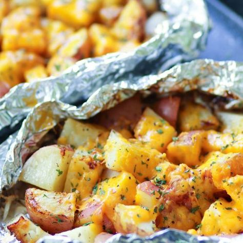 Easy Foil Packets For The Grill, Foil Packets For The Grill, Foil Potatoes, Grill Night, Potato Packets, Hobo Packs, Foil Wraps, Cheesy Ranch Potatoes, Foil Pack Recipes