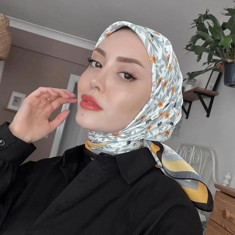 20 Latest Turkish Hijab Styles-Simple Turkish Hijab Tutorial Turkish Fashion Hijab, Turkish Hijab, Silk Hijab Tutorial, Turkish Hijab Tutorial, Hijab Turkish, Turkish Hijab Style, Hajib Fashion, Eid Outfit Ideas, Simple Hijab Tutorial