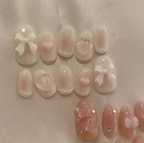 Doll Nails Aesthetic, Aesthetic Blush Nails, Twice Inspo Nails, Korean Nails Pearls, Elegant Press On Nails, Douyin Nails Erika Titus, Coffin Coquette Nails, Korean Chrome Nails, Dollete Nails