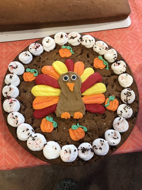 Fall thanksgiving Cookie Cake Thanksgiving, Turkey Cookie Cake, Thanksgiving Theme Cake Ideas, Thanksgiving Cookie Cake Designs, Thanksgiving Cookie Cake, Thanksgiving Turkey Cake Ideas, Turkey Cakes Birthday, Turkey Cookie Cake Designs, Turkey Cookie