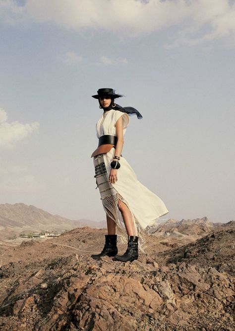 Malika El Masiouhi Is Desert Beauty In Francesco Scotti For Vogue Arabia April 2019 Desert Fashion Shoot, Desert Fashion Editorial, Desert Fashion Photography, Western Editorial, Fotografi Fesyen, Cowboy Shoot, Cowgirl Shoot, Desert Editorial, Desert Photoshoot Ideas