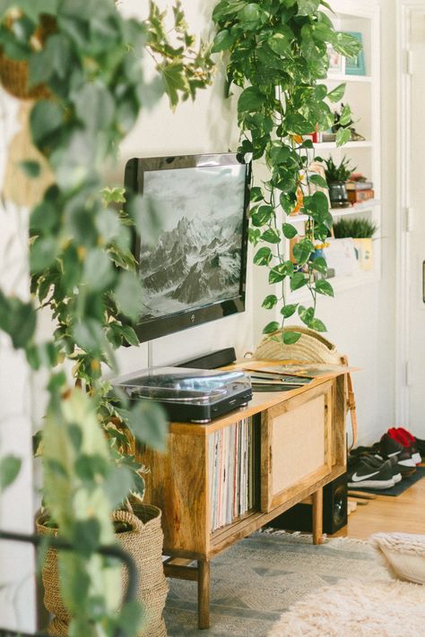 Before & After: How to Transform Your TV Wall — black & blooms Old Coffee Tables, Urban Outfitters Home, Tv Table, Uo Home, Floor Pouf, Living Room Diy, Record Player, Dream Decor, Tv Wall