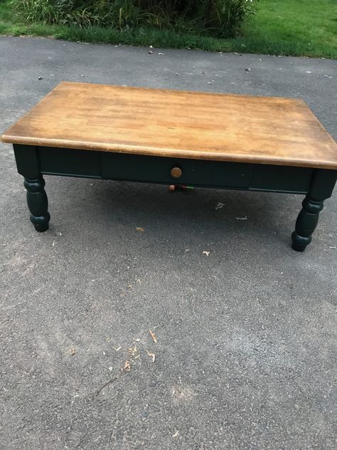 Coffee Table Black Legs Wood Top, Pine Coffee Table Makeover, Refinishing Coffee Table Ideas, Oak Coffee Table Makeover, Painted Coffee Table Ideas Color Combos, Diy Painted Coffee Table, Painted Coffee Table Ideas, Coffee Table Top Ideas, Porch Coffee Table