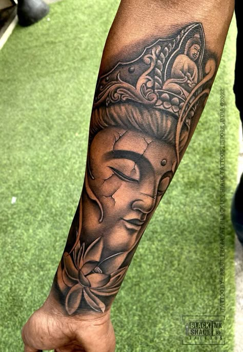 Buddhist Tattoo Sleeve, Tato Realis, Thai Tattoos, Buddha Tattoo Ideas, Buddha Tattoo Sleeve, Underarm Tattoo, Word Tattoo Ideas, Key Drawings, Round Tattoo