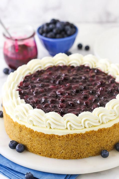 Made with a classic graham cracker crust, a smooth and creamy cheesecake filling, a tangy blueberry topping and a fluffy 3-ingredient whipped cream, this No-Bake Blueberry Cheesecake is the bomb! Plus, it's super easy to throw together. Blueberry Cheesecake Decoration, Cheesecake Decoration, No Bake Cheesecake Filling, No Bake Blueberry Cheesecake, Lemon Blueberry Cheesecake, Easy No Bake Cheesecake, Blueberry Topping, Blueberry Juice, Blueberry Sauce