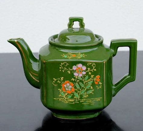 Vintage Teapots Unique, Cute Teapot Aesthetic, Cool Teapots, Tea Pots Unique, Aesthetic Teapot, Japanese House Decor, Teapot Aesthetic, Ceramic Tea Pots, Teapot Unique