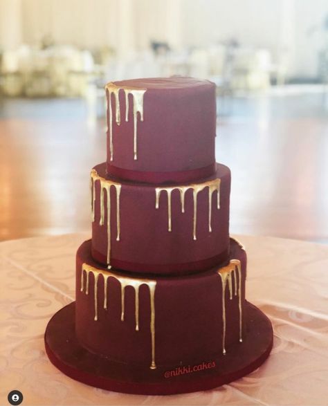 Burgundy Birthday Cake, Burgundy Cake, Burgundy Birthday, Fall Wedding Cake, Fall Themes, Vintage Birthday Cakes, Wedding Cake Photos, Fall Cakes, Fall Wedding Cakes