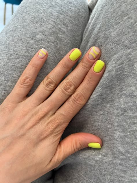 Neon Yellow Gel Nails Short, Neon Short Gel Nails, Chartreuse Nail Design, Lime Yellow Nails, Lime Green Gel Nails, Lime Green Short Nails, Green Lime Nails, Neon Yellow Nails Short, Lime Nails Design