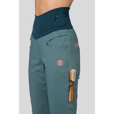 Womens Climbing Pants, Climbing Pants Women, Bouldering Outfit, Outdoor Style Women, Camping Clothes For Women, Climbing Fashion, Rock Climbing Pants, Rock Climbing Outfit, Climbing Outfit Woman