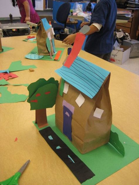 20 of the Best 1st Grade Art Projects for Your Classroom - WeAreTeachers Paper Bag Houses, Learning Preschool, Classe D'art, First Grade Art, Learn Portuguese, Creative Curriculum, Kindergarten Art, Classroom Crafts, Fun Craft