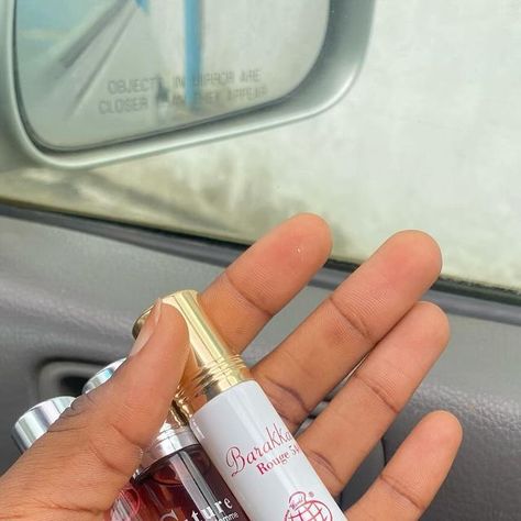 𝓢𝓬𝓮𝓷𝓽𝓫𝔂𝓐𝓶𝓪𝓪 || Perfume combo || Perfume gift set 🌼 on Instagram: "10ml roll on parfum oil   🌹🌹🌹  ��🏷️2500/1  Oil that is long-lasting and announces your presence ." Combo Perfume, Rollon Perfume, Girly Phone Cases, Roll On Perfume, Perfume Gift Sets, Perfume Gift, Roll On, Gift Set, Rolls