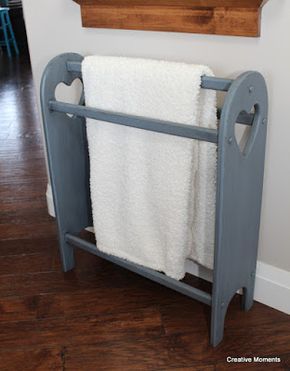 Quilt Rack Diy, Apartments Interior, Ethan Allen Furniture, Quilt Ladder, Blanket Rack, Refinish Furniture, Thrift Store Makeover, Farmhouse Style Furniture, Quilt Display