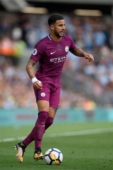 Kyle Walker in his first league game for City. Manchester City Wallpaper, Kyle Walker, Soccer Art, Manchester City Football Club, Etihad Stadium, Manchester England, Premier League Matches, Football Teams, Red Card