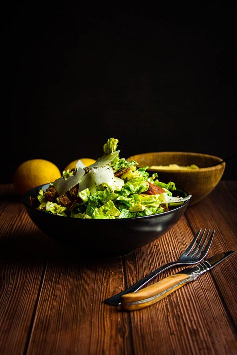 Salad Plating, Creamy Caesar Salad, Salad Photography, Chicken Salad Bowls, Salad Presentation, Salad Photo, Shoot Moodboard, Restaurant Plates, Caesar Chicken