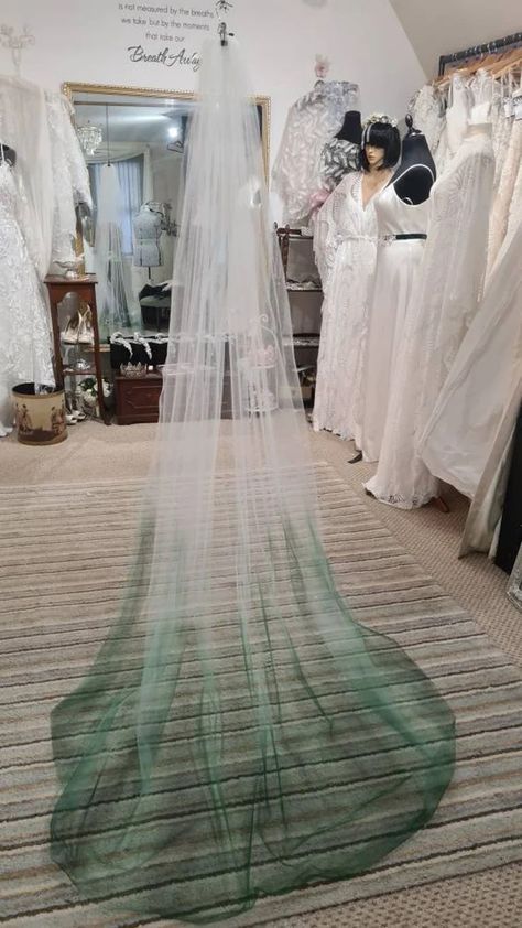 Dark Green Wedding Veil, Green White Wedding Dress, Green Vail Wedding, Emerald Green Veil, Veil With Greenery, Green Veil Wedding, Green Ombre Wedding Dress, Wedding Dresses With Green, Wedding Dress With Green Detail