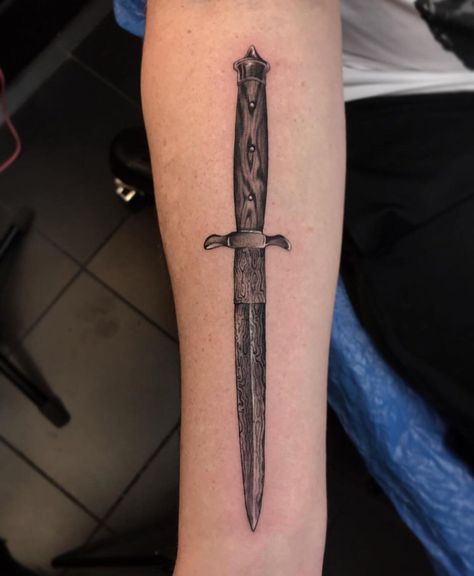 Damascus dagger Damascus Knife Tattoo, Damascus Tattoo, Blade Tattoo, Knife Tattoo, Dagger Tattoo, R Tattoo, Damascus Blade, Damascus Knife, Professional Tattoo