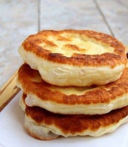 Camping Meals For Kids, Fried Bread Recipe, Dutch Oven Cooking, Campfire Food, Fry Bread, Campfire Cooking, Delicious Bread, Camp Cooking, Oven Cooking