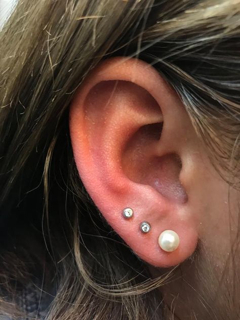 Triple lobe piercings by Sam Triple Earlobe Piercing Ideas, Triple Lobe Piercing Ideas, Lobe Piercing Ideas, Stacked Lobes, Women Piercings, Piercing Ideas For Women, Triple Lobe, Second Lobe Piercing, Triple Lobe Piercing