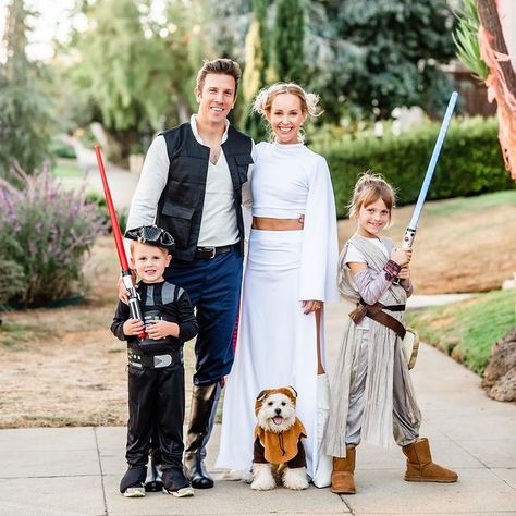 Family Of 4 Star Wars Costumes, Rae Costume Star Wars, Family Star Wars Costumes With Baby, Toddler Star Wars Costume, Disney Family Of 4 Costumes, Family Halloween Costume With Dog, Family Star Wars Costume, Halloween Costumes Family Of Three, Family Of Three Halloween Costumes