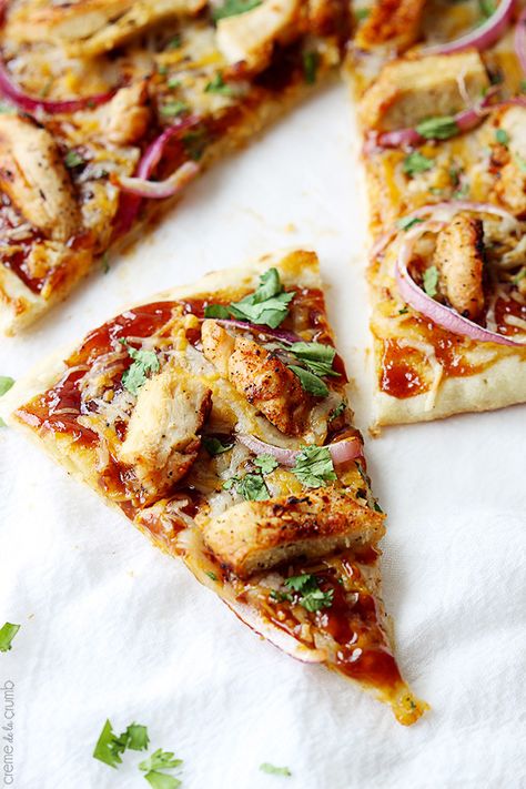 BBQ Chicken Flatbread Pizza Bbq Chicken Flatbread Pizza, Yakimeshi Recipe, Bbq Chicken Flatbread, Chicken Flatbread Pizza, Easy Flatbread Recipes, Chicken Flatbread, Bbq Chicken Pizza, Flatbread Recipes, Pizza Recipes Homemade