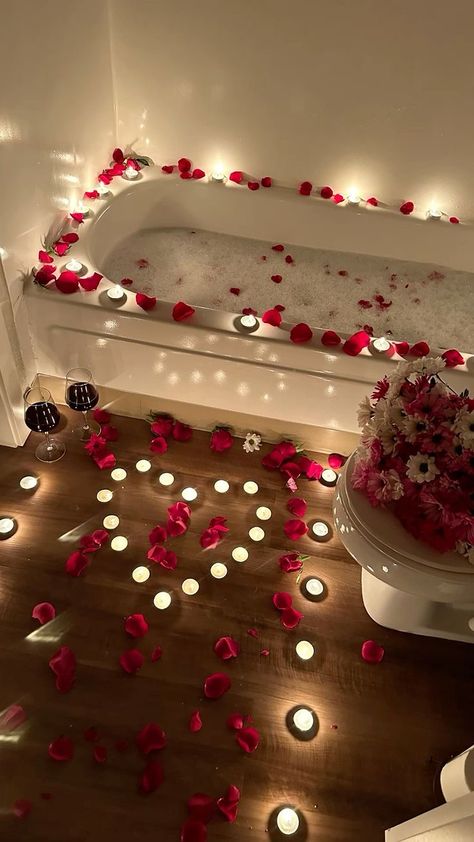 Romantic Setup For Boyfriend, Romantic Date Night Ideas For Him, Rose Pedals With Candles Romantic, Cute Romantic Date Ideas, Couple Surprise Romantic, Romantic Gestures Aesthetic, Romantic Date Ideas At Home, Romantic Bedroom Ideas For Date Night, Rose Petals On Bed