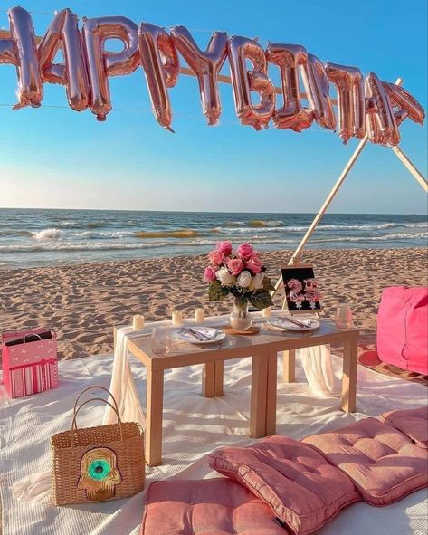 Beach Bonfire Parties, Birthday At The Beach, Lake Birthday, Combined Birthday Parties, Surprise Birthday Decorations, Sweet Sixteen Birthday Party Ideas, 17th Birthday Ideas, Picnic Birthday Party, Bonfire Party