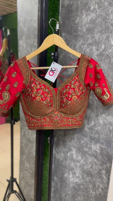 Sabyasachi Blouse Designs, Sabyasachi Blouse, Banarsi Suit, Exclusive Saree Blouse Designs, Choli Blouse Design, Long Blouse Designs, Blouse Designs High Neck, Latest Bridal Blouse Designs, Blouse Designs Pattern