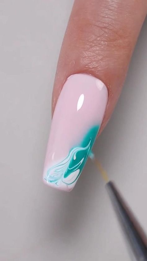 Swift Nails, Minimalism Fashion, Beach Nail, Art Hacks, Gold Beach, Nails Aesthetic, Art Process, Shoes Diy, Trend 2024